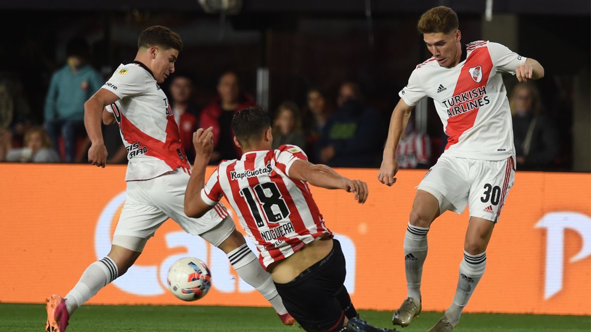 River gana gracias al cabezazo del paraguayo.