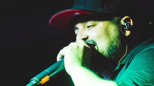 Humbertiko le dedica un tema al personal de blanco