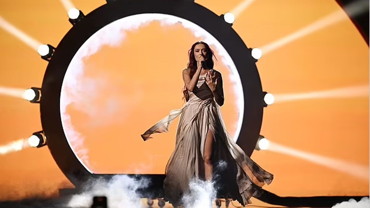 La cantante israelí Eden Golán sufre el boicot de grupos propalestinos que no quieren que se presente en el festival de Eurovisión. (Foto: Gentileza Daily Mail)
