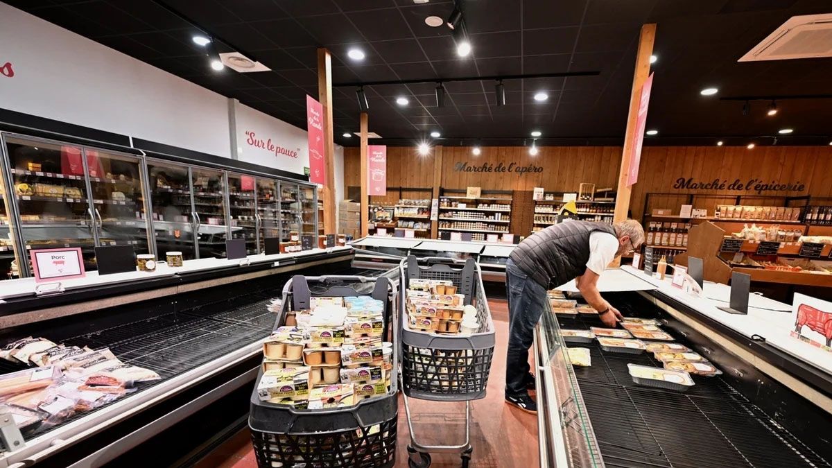 Reemplazo obligado de mercaderías en supermercados por el ataque cibernético a la cadena de frío en Francia. (Foto: Gentileza OuestrfRance.fr)