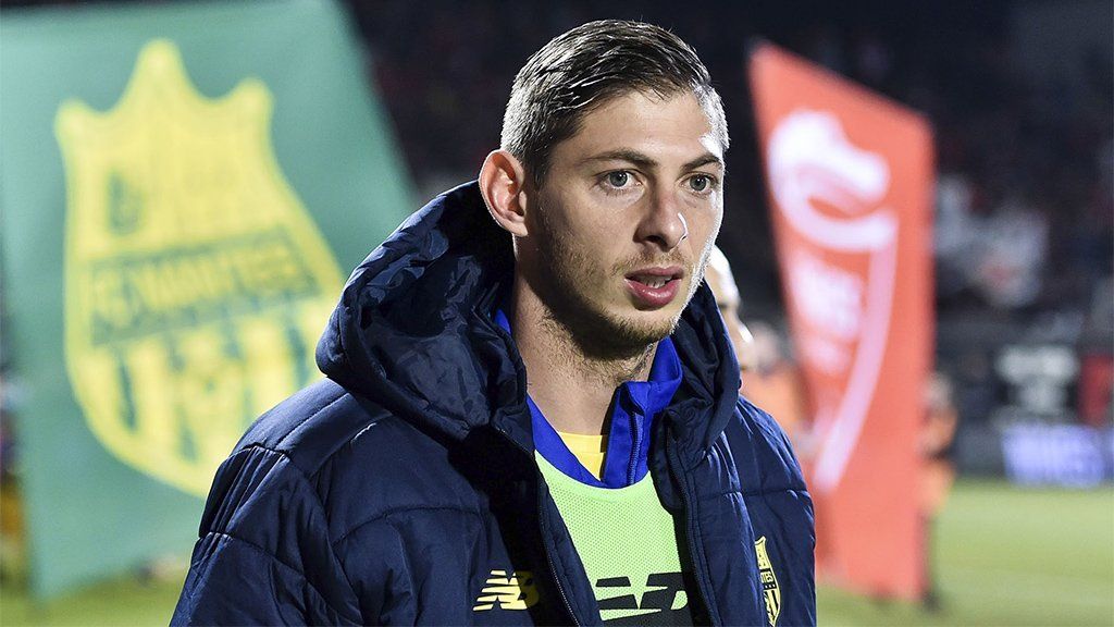 Suspenden la búsqueda del avión de Emiliano Sala por falta de luz y seguirán mañana