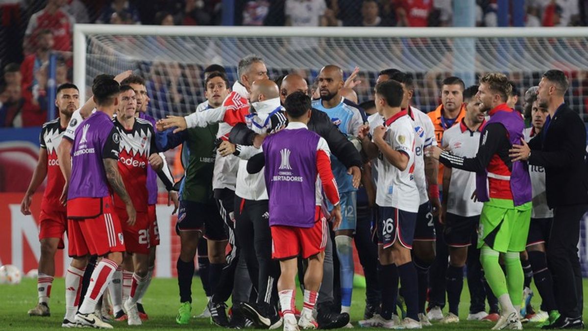 Incre&iacute;blemente no hubo expulsados en los incidentes. (Foto: Ol&eacute;)