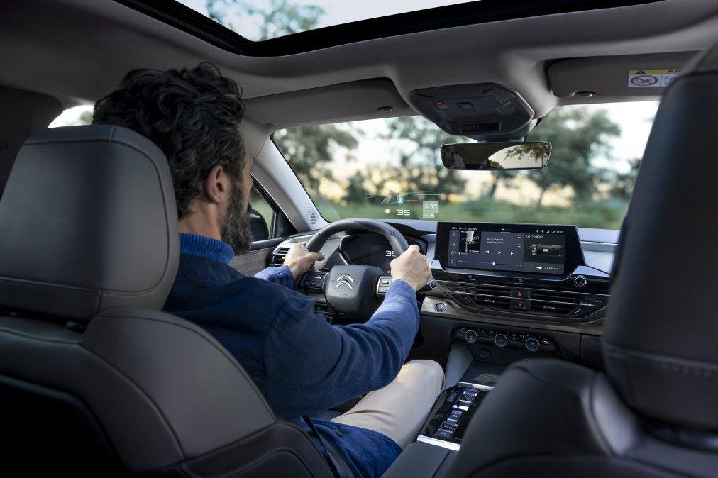 El C5 X inaugura en Citroën un nuevo interfaz de comunicación centrado en la conectividad. Con una pantalla táctil de 12’’ HD