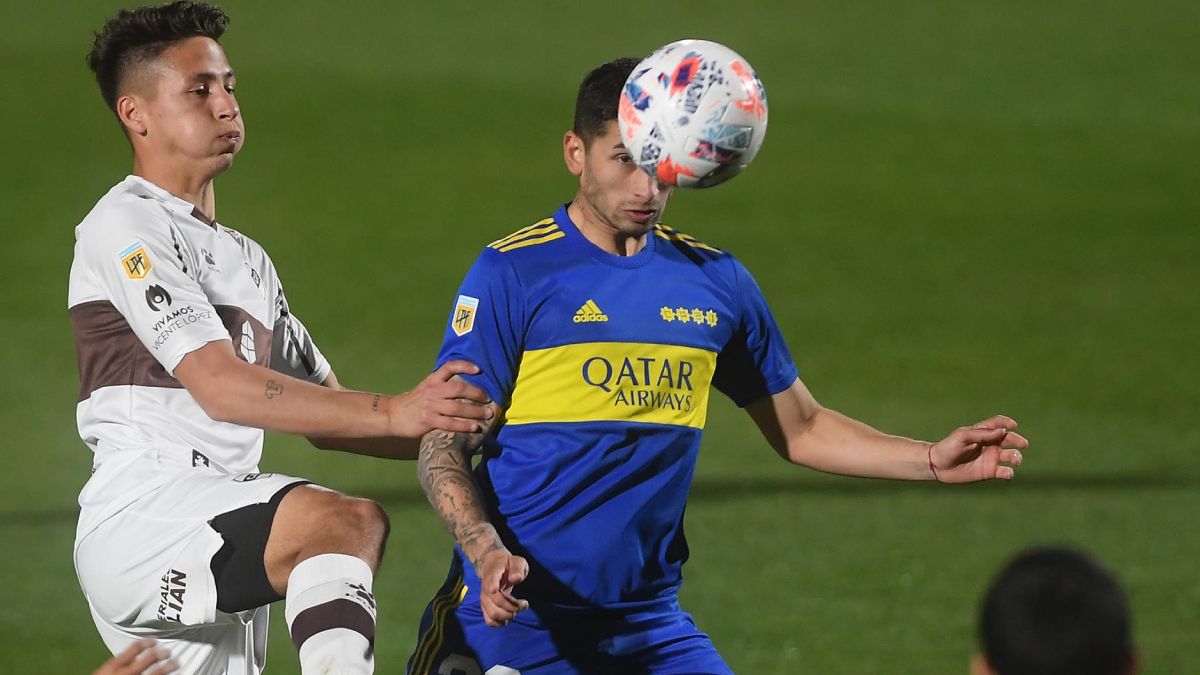 Varela volvió a ser titular en Boca.