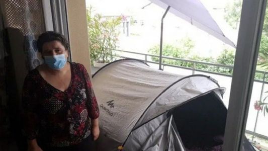 Paranormal: Una familia duerme en carpa en el balcón porque un fantasma quiere que se vayan de su casa