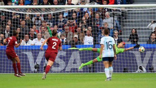 Mundial femenino: el penal que atajó Correa para sostener el sueño argentino