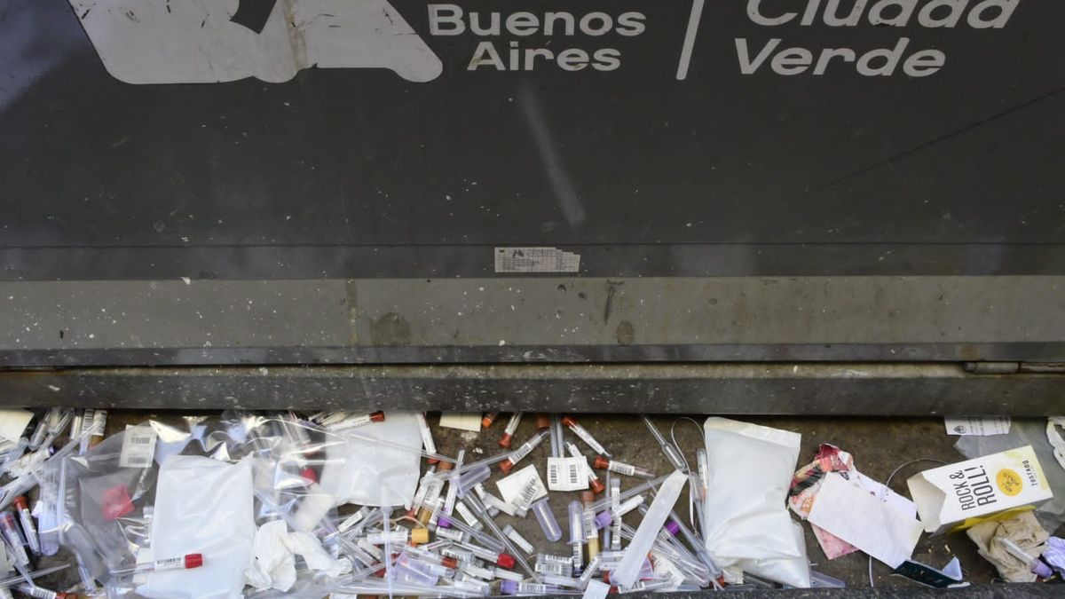 Encontraron peligrosos residuos patológicos en plena calle de Recoleta: ¿cómo aparecieron?