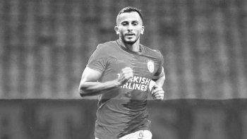 Un futbolista del Galatasaray sufrió un grave accidente con pirotecnia y podría perder un ojo