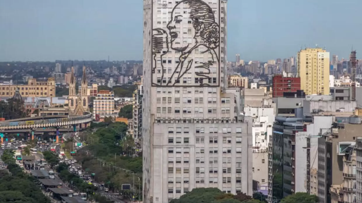 JAvier Milei reflotará un proyecto de Carlos Menem para demoler el emblemático edificio de Obras Públicas y Desarrollo Social con el mural de Evita