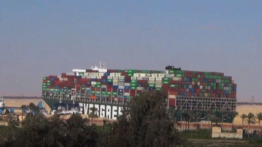 Canal de Suez: reabre luego de una semana bloqueado