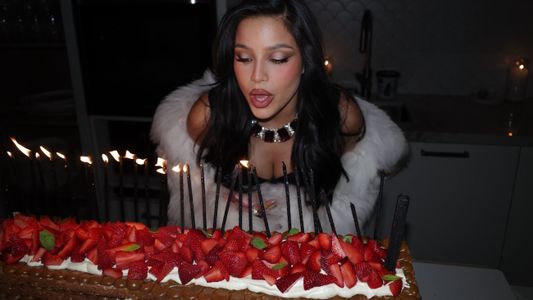Así fue el festejo íntimo de Emilia Mernes por sus 30 años junto a Duki, amigos y familia
