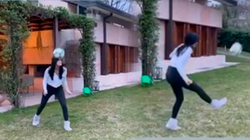 Oriana la rompió en el cabecita pero la colgó de volea mientras comparte cuarentena junto a Dybala