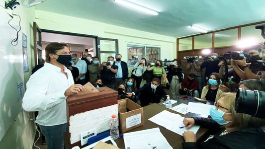 Tras un ajustado referéndum, Uruguay avanza en una serie de reformas que ratifican la gestión de Lacalle Pou