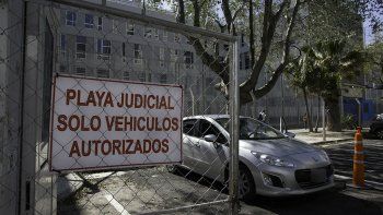 Denuncian que alambraron una calle y aislaron una escuela para permitir que los jueces de Comodoro Py puedan estacionar sus autos
