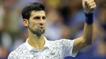 Djokovic no está vacunado y podrá jugar el Grand Slam.