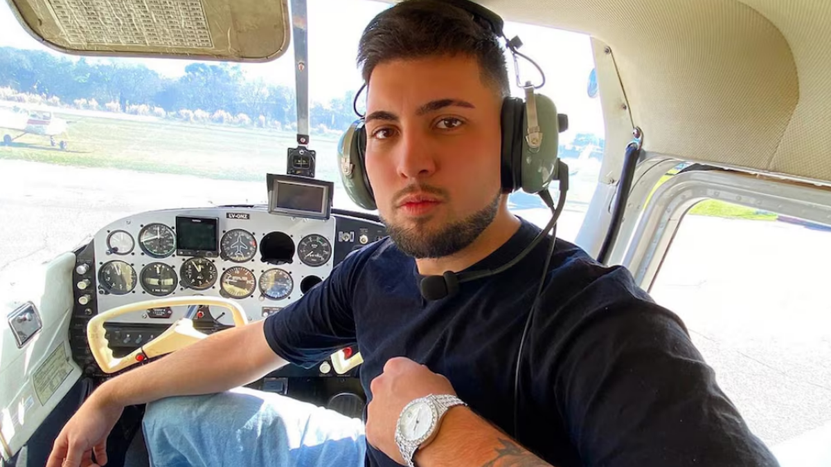 Un influencer que presumía lujos y viajes en avión privado fue detenido en Mar del Plata.&nbsp;