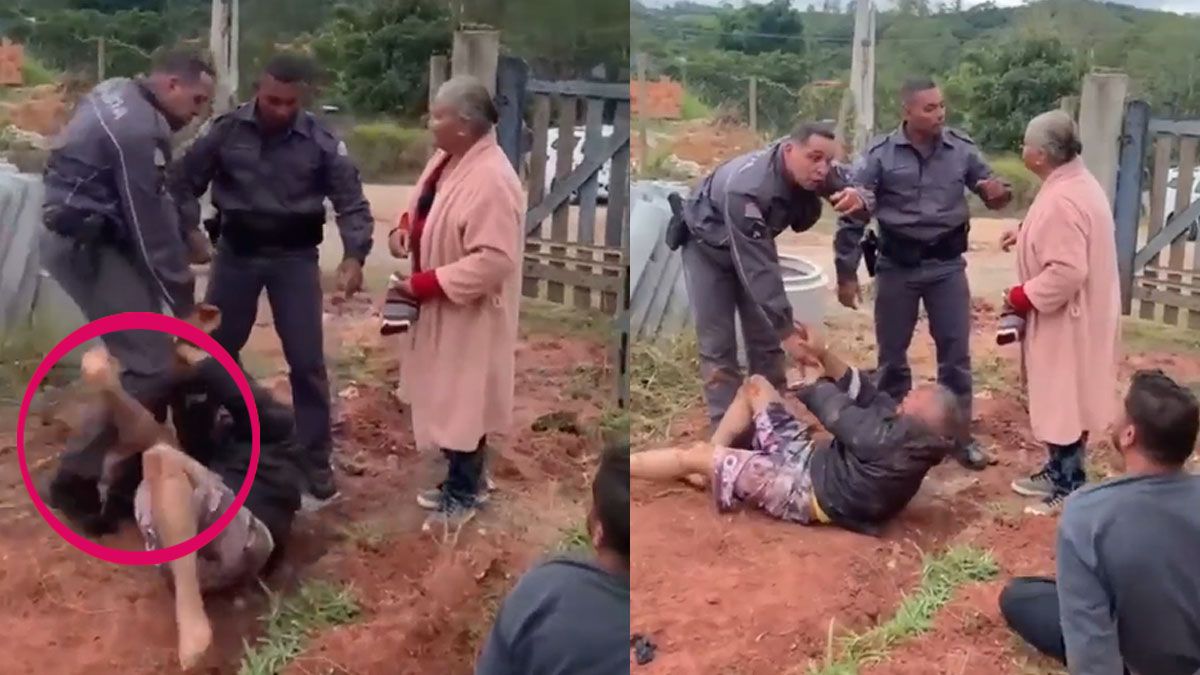 El otro policía también le aplica una patada a uno de los esposados y provoca la reacción del vecino, también esposado y en el suelo. (Foto: Captura de TV)