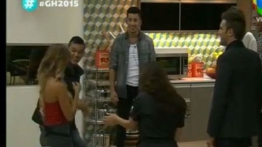 Las primeras charlas entre los flamantes hermanitos