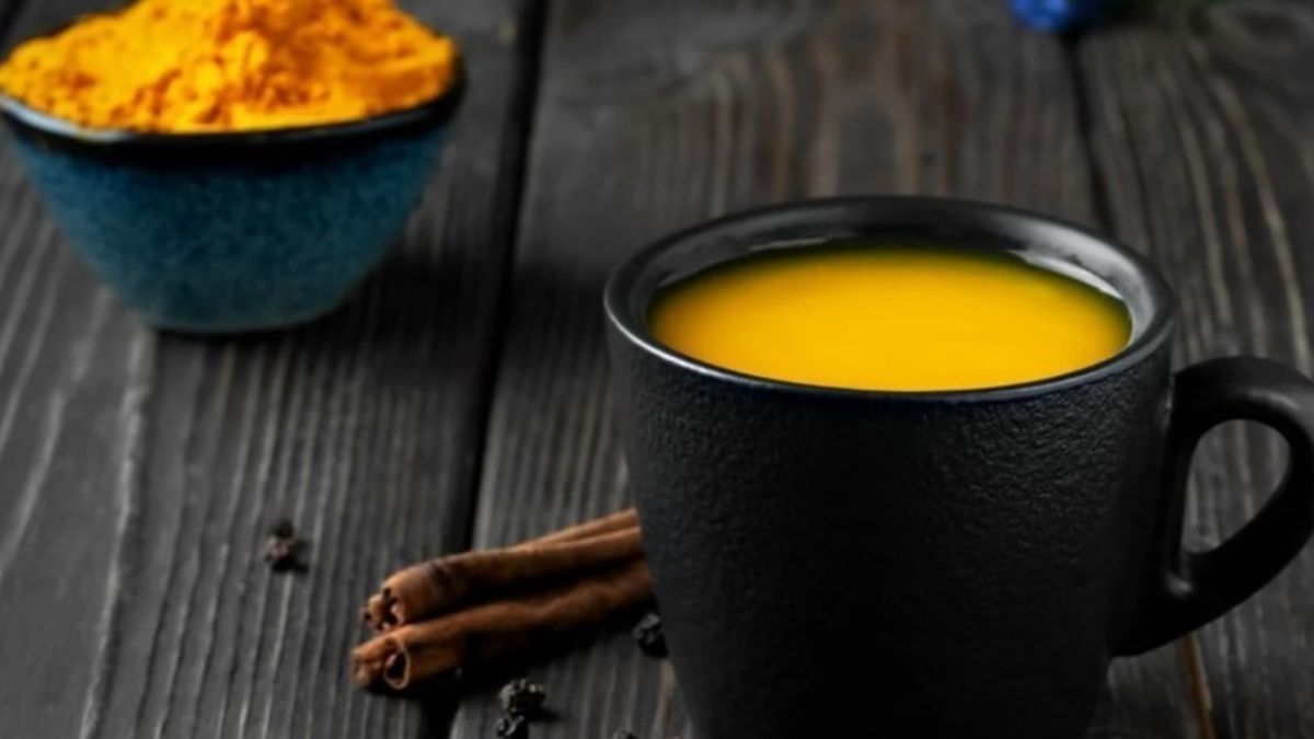 La mejor hora para aprovechar las propiedades del té de cúrcuma y pimienta.