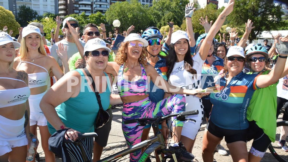 Iliana Calabro en MDQ homenaje Juan Carlos 2 (2).jpg