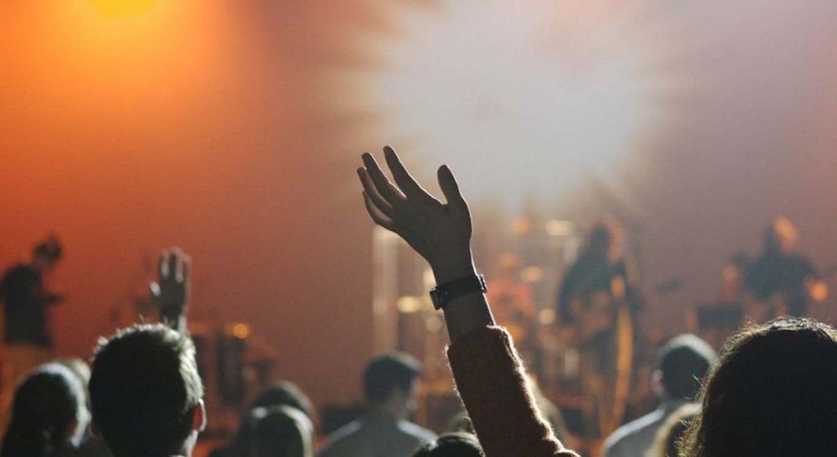 La provincia de Buenos Aires autorizará fiestas al aire libre de hasta 200 personas