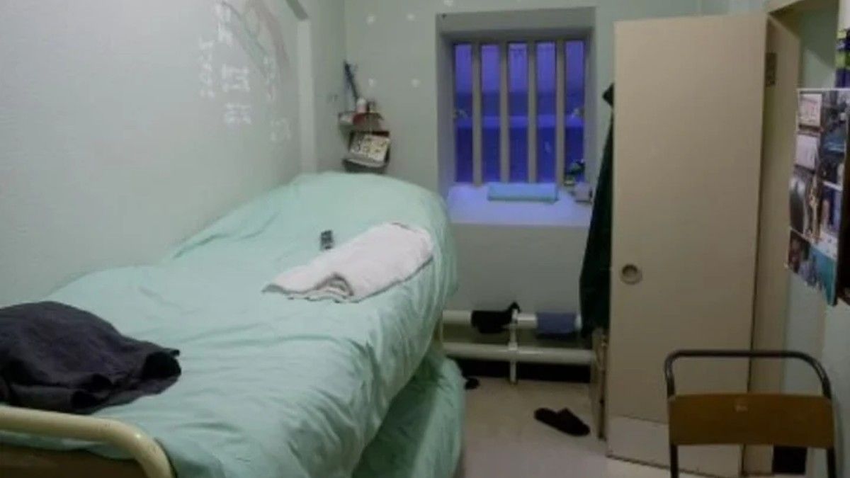 Una de las habitaciones de la prisión donde está alojado Boris Becker. 
