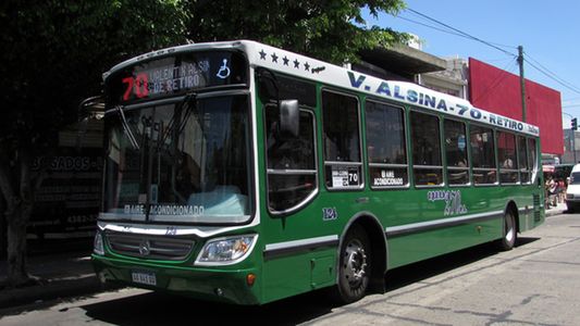 Paro de colectivos: una importante línea no circula por el asalto a un chofer y sus pasajeros
