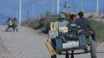 El ingreso de los hogares pobres alcanza para cubrir el 60% de la canasta básica familiar (Foto: archivo) El ingreso de los hogares pobres alcanza para cubrir el 60% de la canasta básica familiar (Foto: archivo)