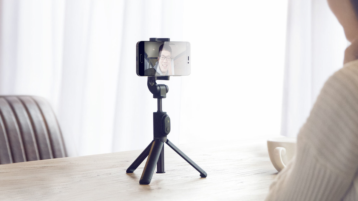 Qu&eacute; es el Selfie Stick, el aliado de los tiempos modernos