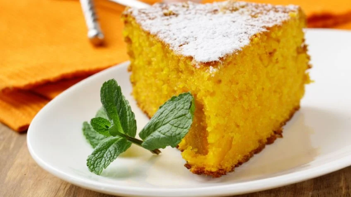 El bizcochuelo casero de zanahoria y naranja que no te va a dejar respirar