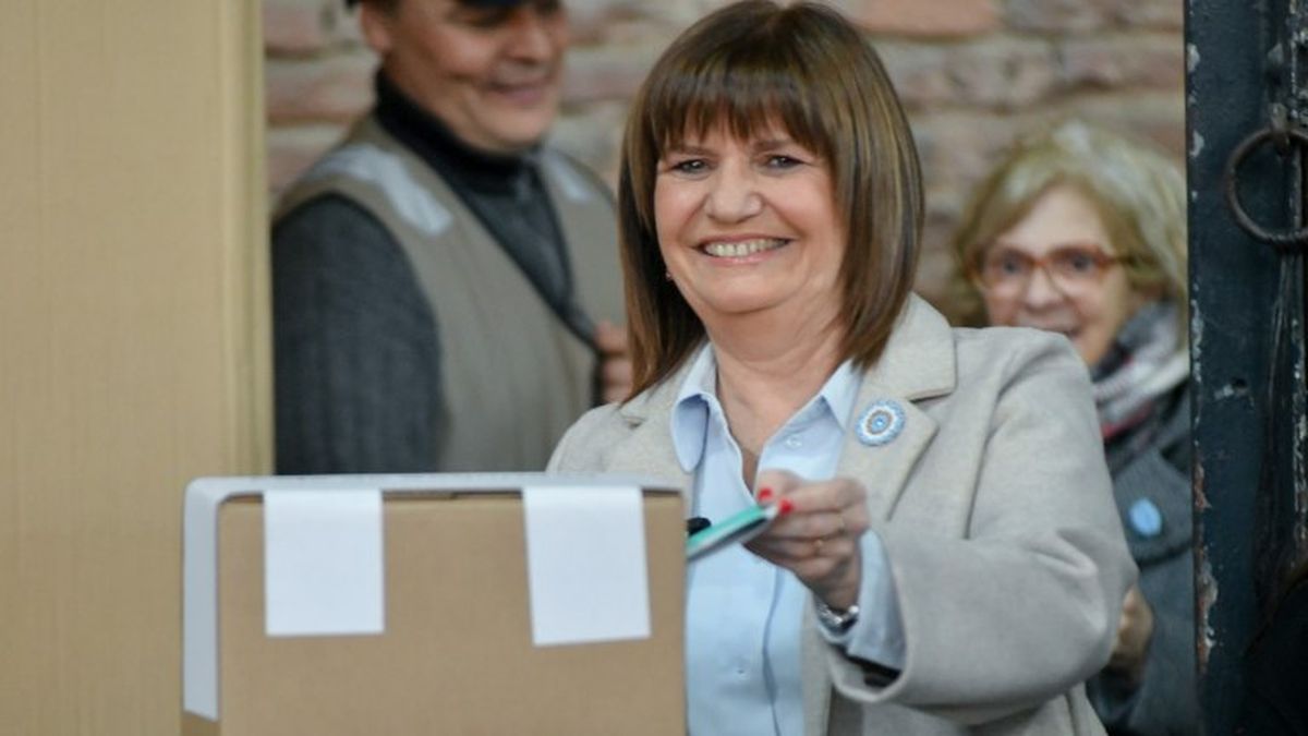 La candidata de Juntos por el Cambio Patricia Bullrich votó en La Rural y aseguró que su objetivo es estar en balotaje y ganar la elección (Foto: NA).