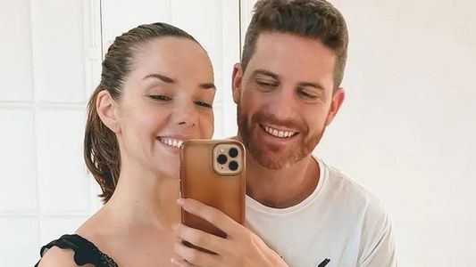 La foto de Julieta Nair Calvo mostrando la pancita: Estoy inmensamente feliz