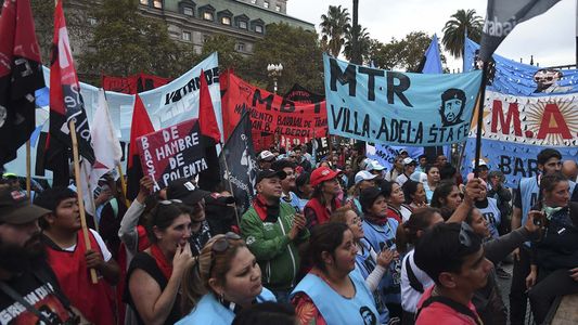 Piqueteros anuncian un nuevo plan de lucha por la falta de entrega de alimentos: ¿se aplica protocolo antipiquete?