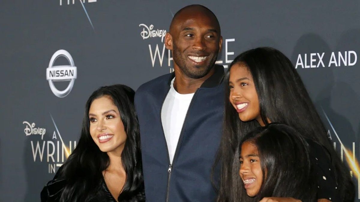 Kobe y Vanessa junto a sus hijas.&nbsp;