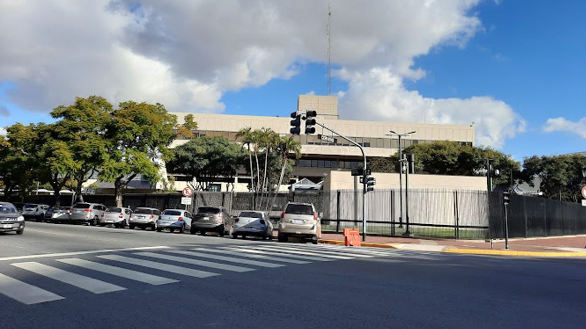 Personal de la PFA se hizo presente en la Embajada de Estados Unidos en Buenos Aires por la presencia de