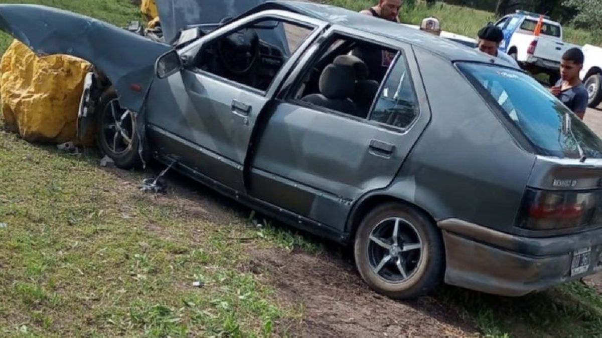 Mar del Plata: así quedó el coche por el impacto del coche contra una escollera (Foto: portal 0223).