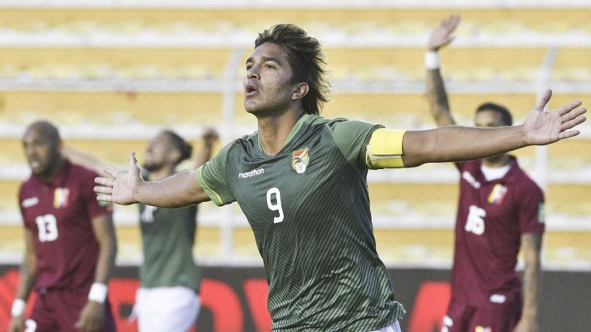 El delantero de la Selección de Bolivia Marcelo Moreno Martins cuestionó el apoyo a los jugadores argentinos cuando arribaron a La Paz (Foto: archivo). El delantero de la Selección de Bolivia Marcelo Moreno Martins cuestionó el apoyo a los jugadores argentinos cuando arribaron a La Paz (Foto: archivo).