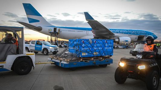 Partió un nuevo vuelo a Moscú para traer más dosis de Sputnik V