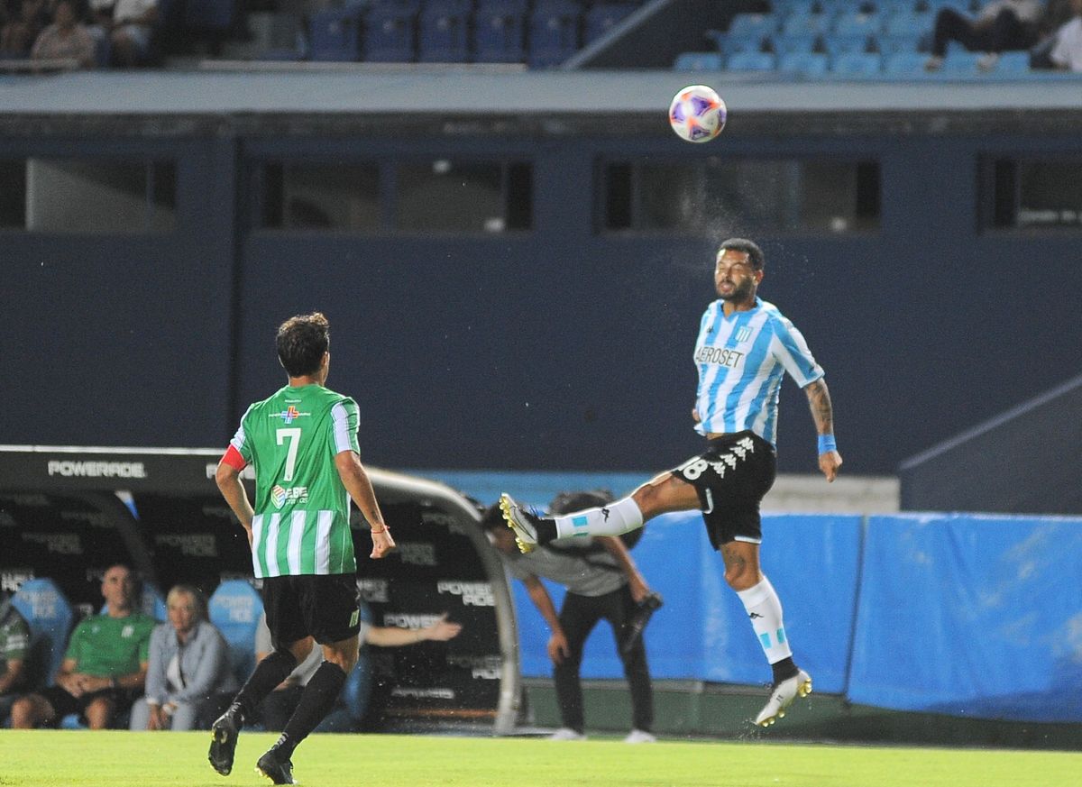 Racing empató ante Racing de Montevideo, por un amistoso: penal