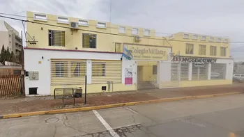 Un nene de seis años lleva más de 24 horas dentro de una escuela: el conflicto familiar detrás