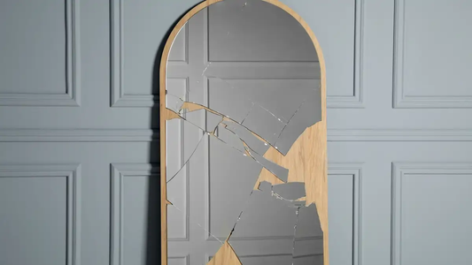 ¿Por qué romper un espejo trae 7 años de mala suerte?