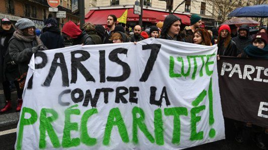 Francia y su octavo día de huelga: bloqueos y parálisis en rechazo a la reforma previsional de Macron