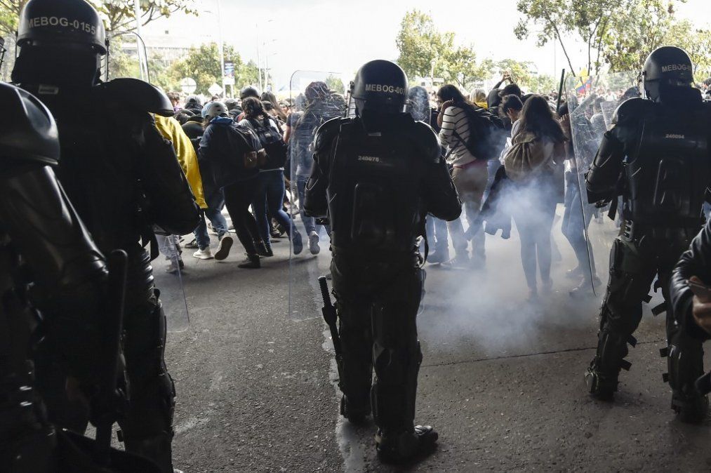 Colombia: toque de queda en Cali, bloqueo de rutas y violencia en las calles