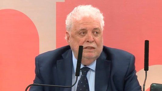 A pesar del primer caso de coronavirus, Ginés aseguró que no se analiza intervenir espectáculos deportivos o escuelas