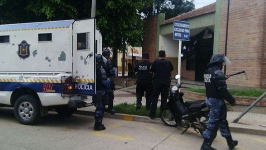 10 policías fueron detenidos acusados de torturas y simulacros de fusilamiento en una comisaría
