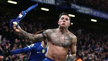 Épico gol de Enzo Fernández en el descuento para darle el triunfo al Chelsea frente al West Ham