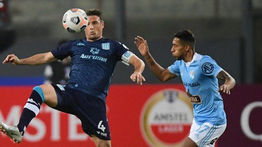 Racing y otro triunfo vital: le ganó 2-0 a Sporting Cristal en Lima y se encamina a la clasificación