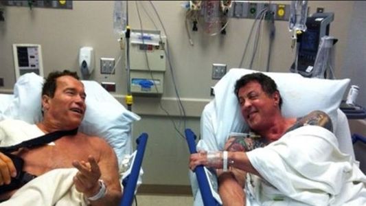 Schwarzenegger y Stallone mueren en taquilla