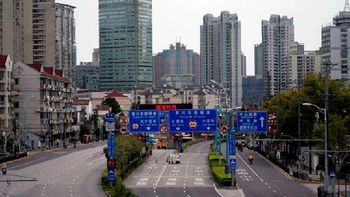 La ciudad de Shanghai, con 25 millones de personas, aislada por sectores por nuevos brotes de coronavirus (Foto: CCTV)