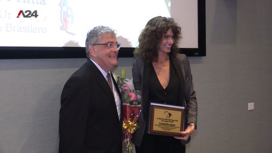 Distinguen a Florencia Raggi en Punta del Este